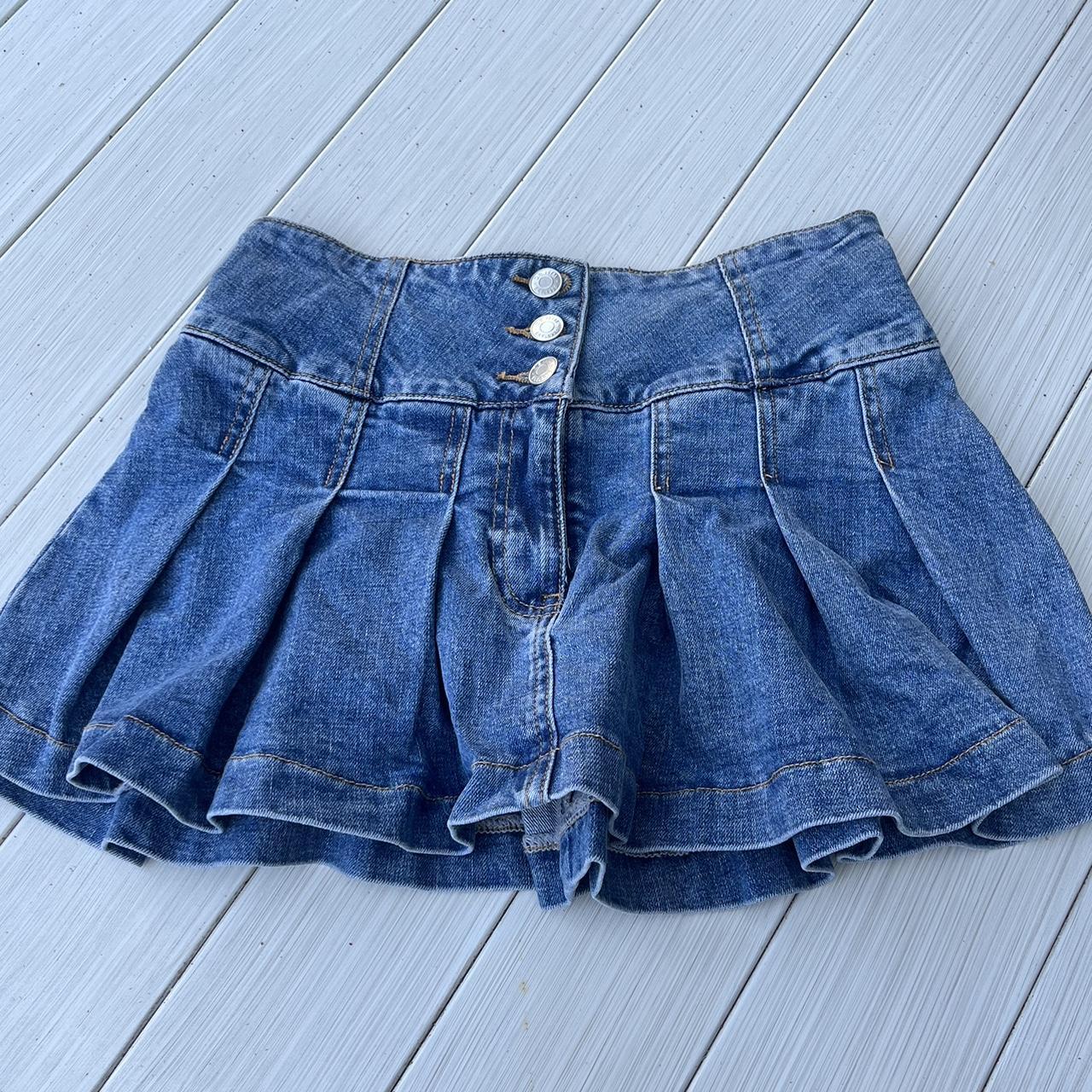 Glassons Pleated Denim Mini Skirt Size 6 Worn once... - Depop