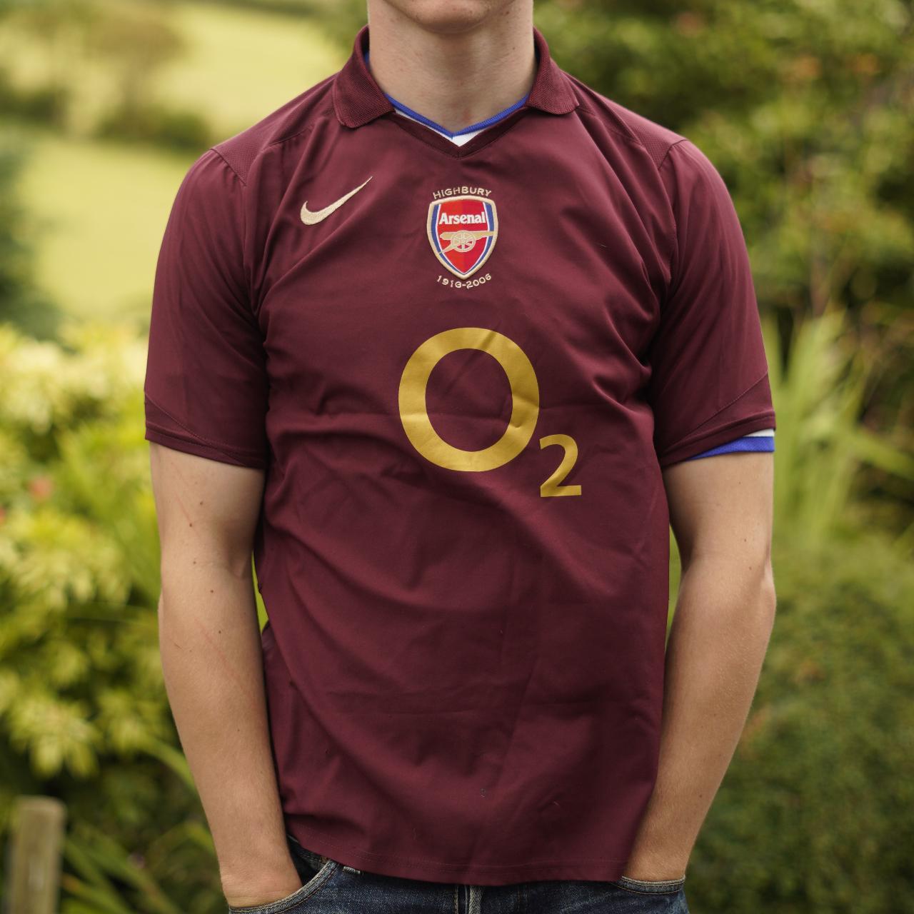 Burgundy and gold nike shirt online