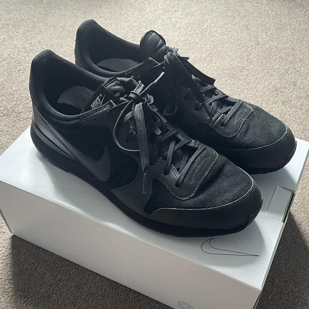 Nike internationalist triple black best sale