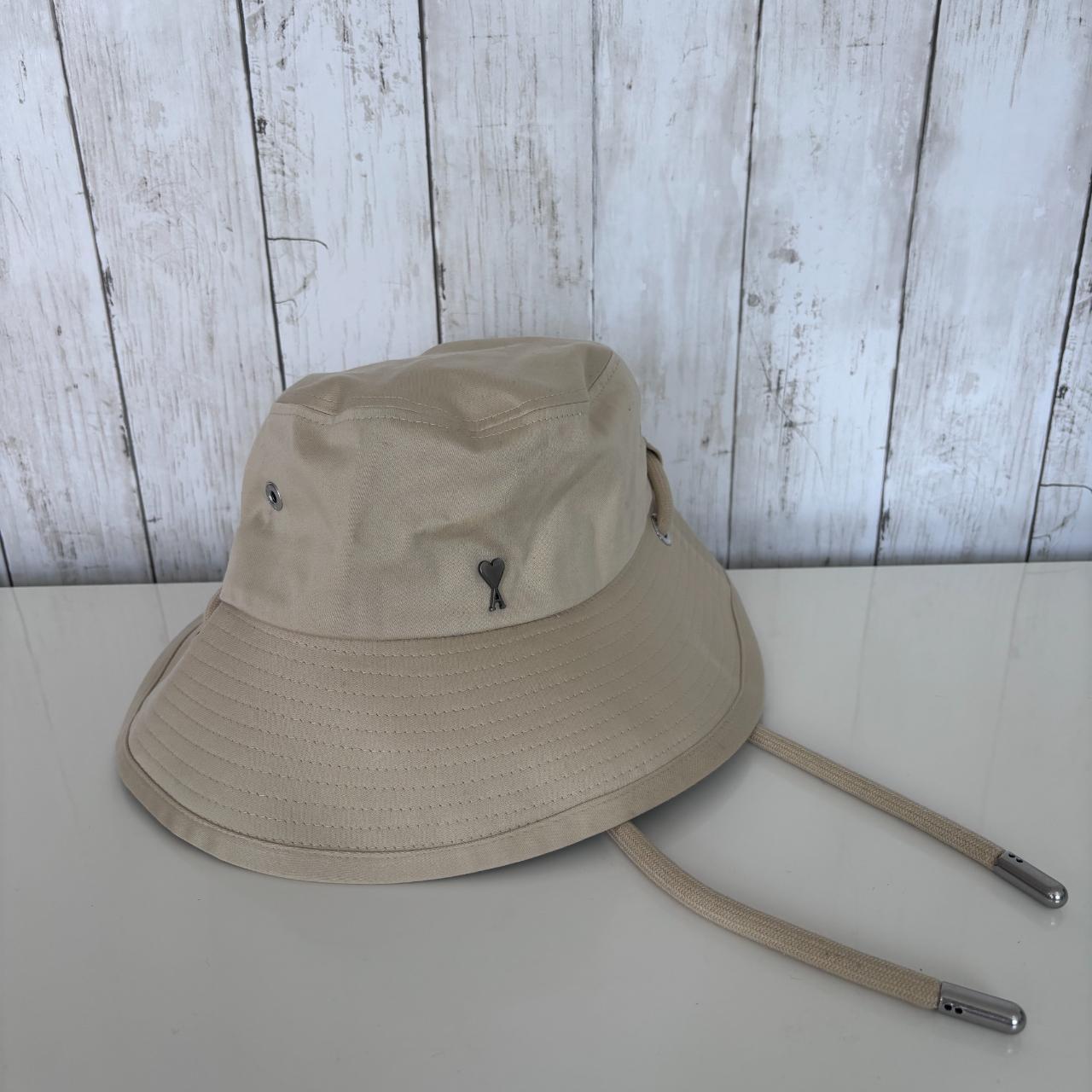 AMI PARIS (アミパリス ) ワンポイント刺繍 バケットハット AMI PARIS (アミパリス ) ワンポイント刺繍 バケットハット