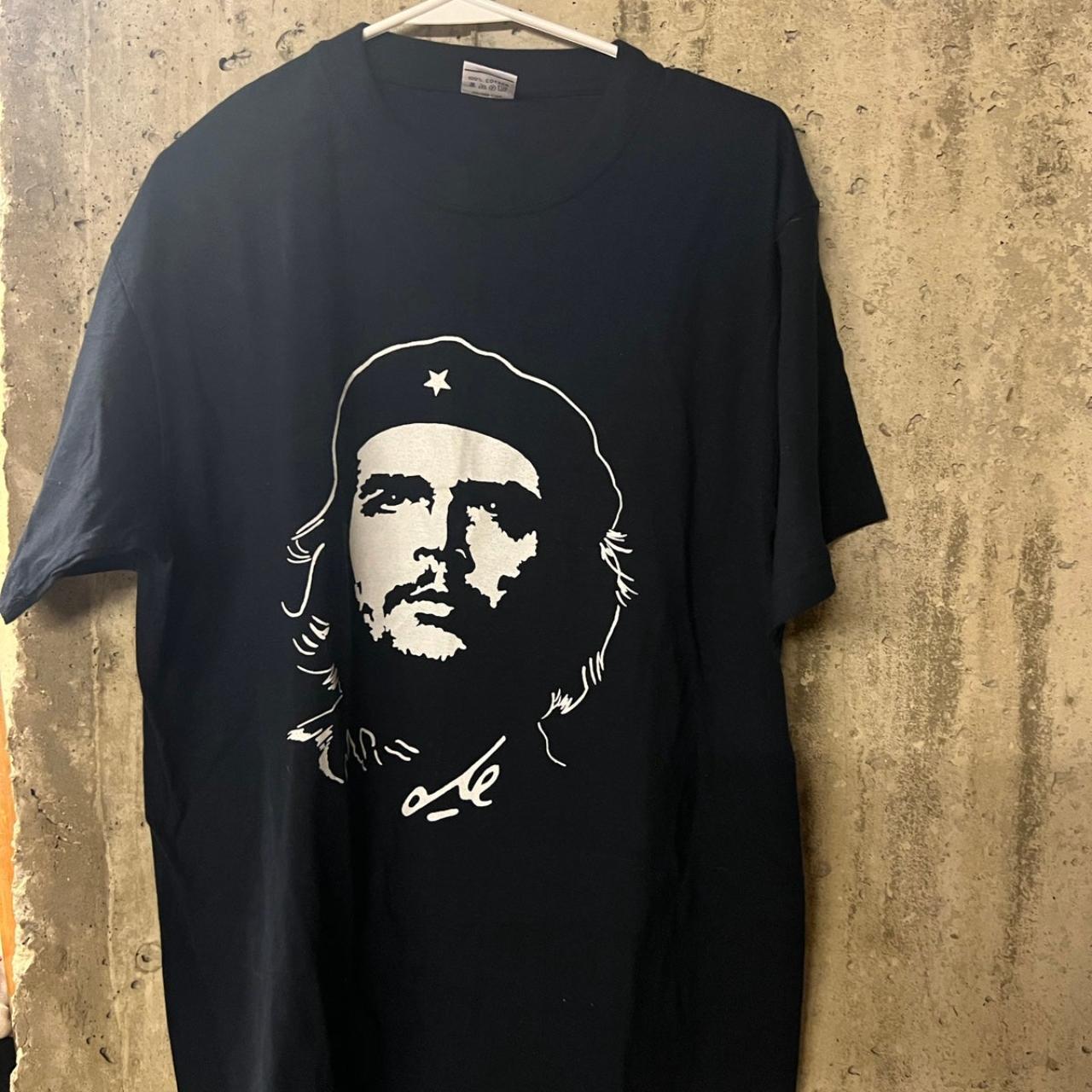 Vintage red Che Guevara tee, fits like a medium but - Depop