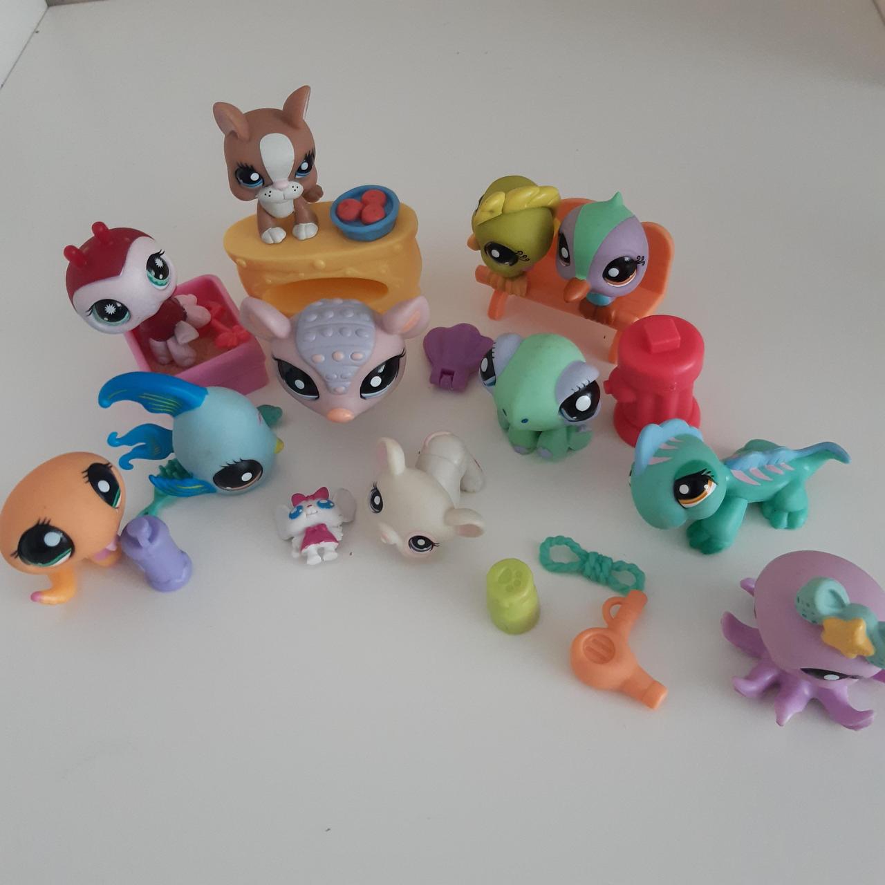 Littlest pet shop toys r us exclusive set (1378+).... - Depop