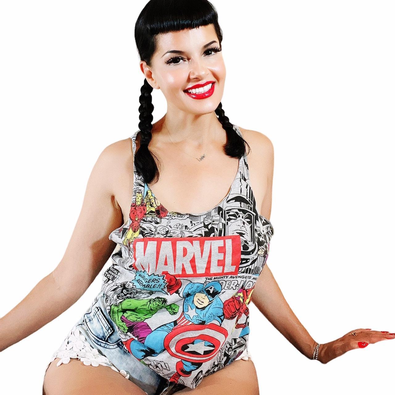 Marvel Comic tank top S M Model is Small marvel