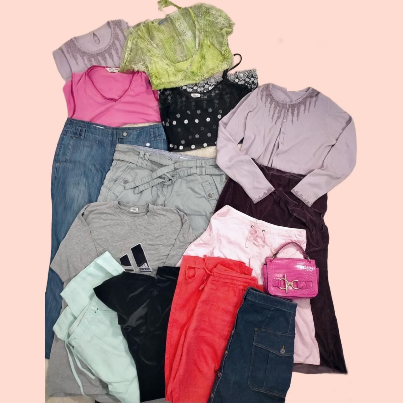 RE SELLER BUNDLE WHOLESALE BUNDLE 18 ITEMS WOMENS... Depop