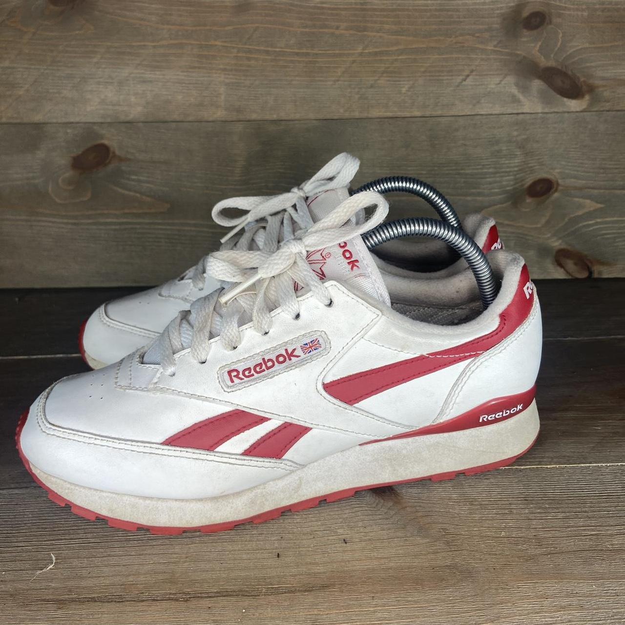 Overgivelse har taget fejl Do Reebok classic Womens size 8 shoes red white leather... - Depop