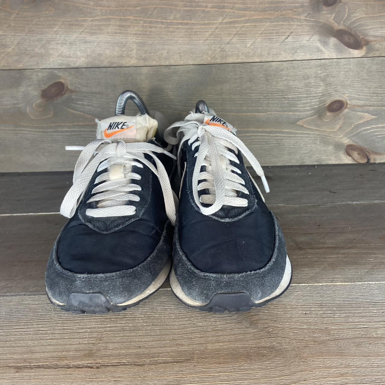 womens nike waffle trainers