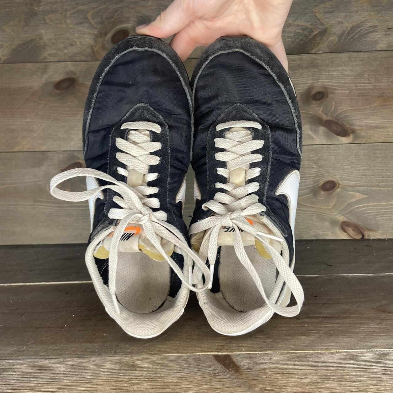 womens nike waffle trainers