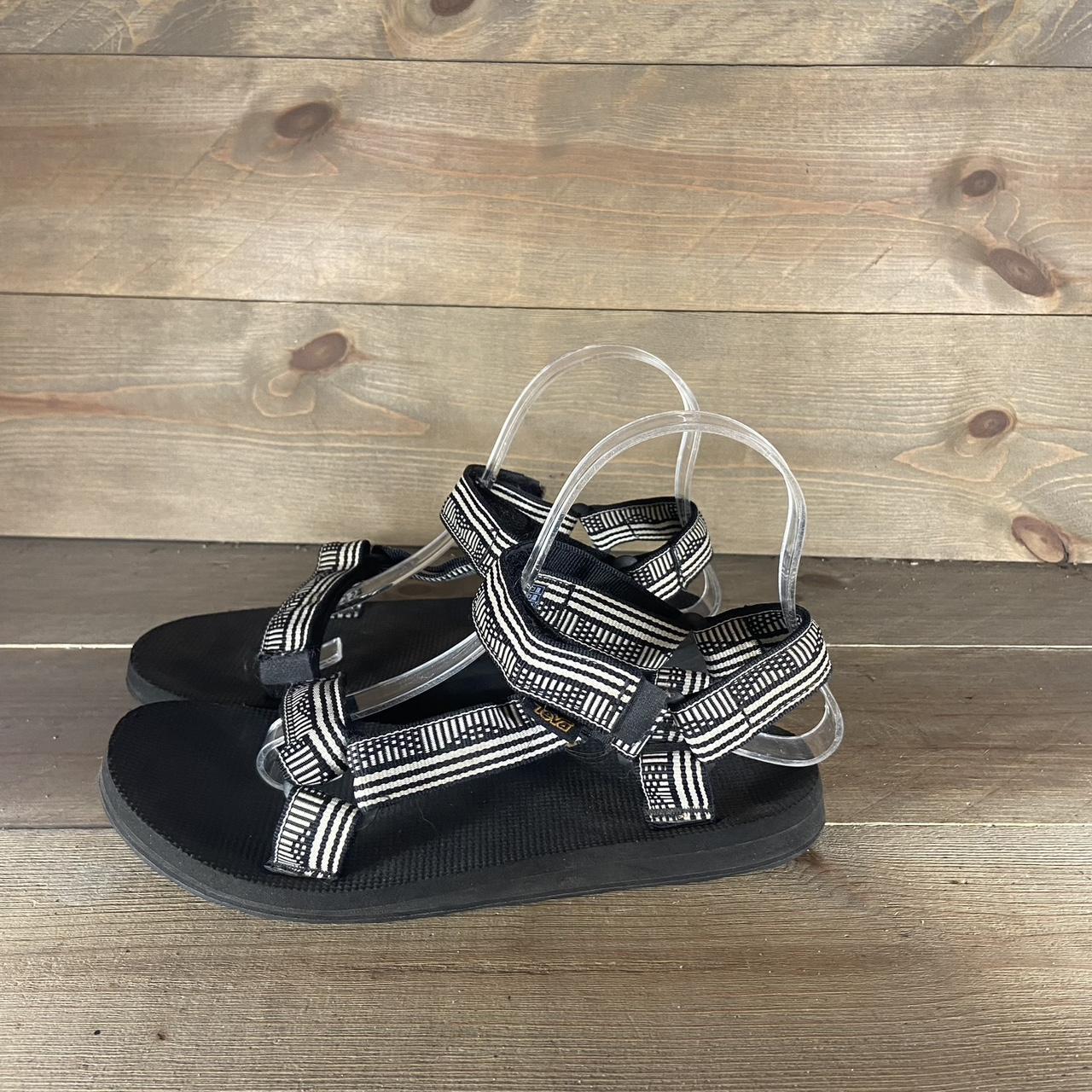 Teva universal Womens size 7 shoes black white Depop