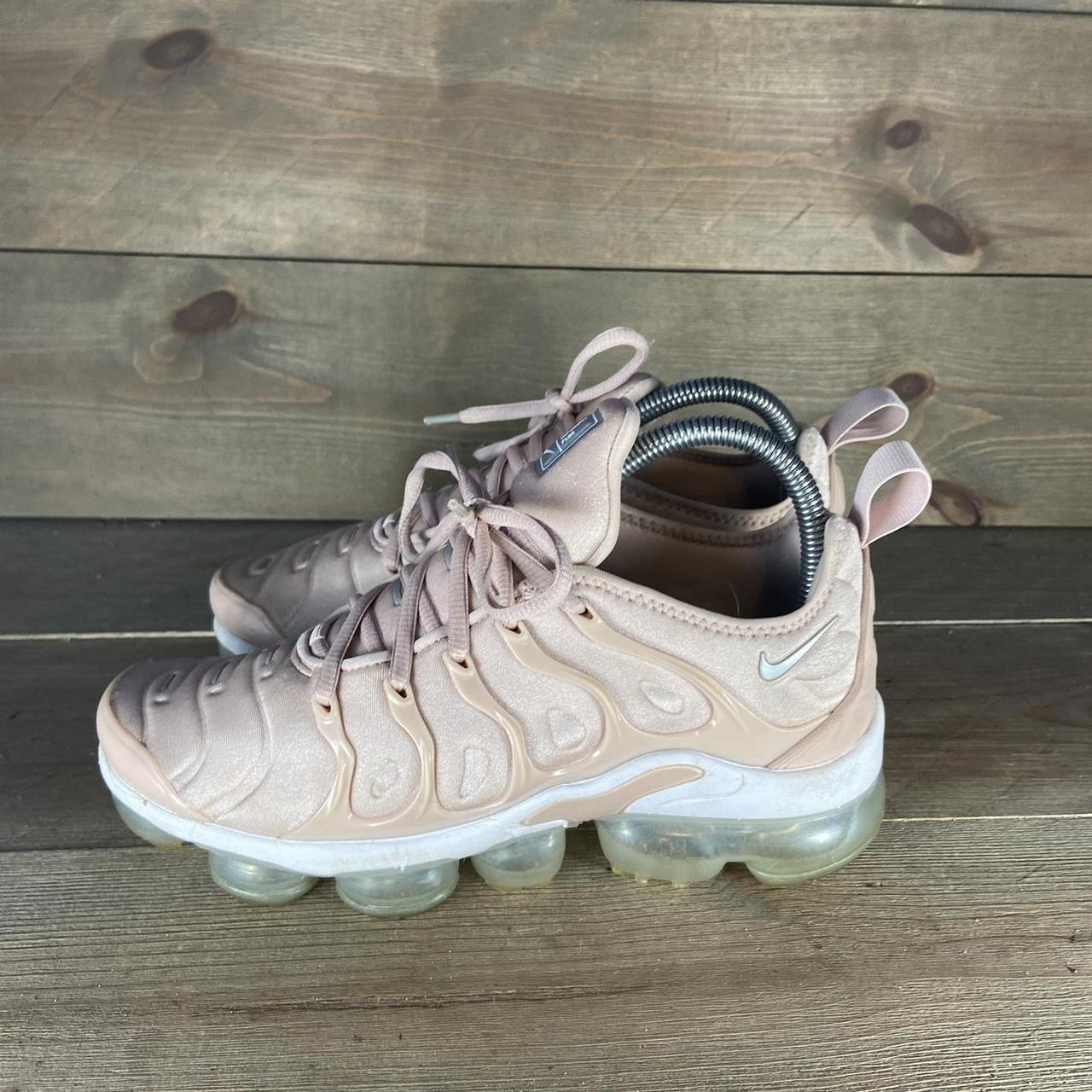 Nude 2024 nike vapormax