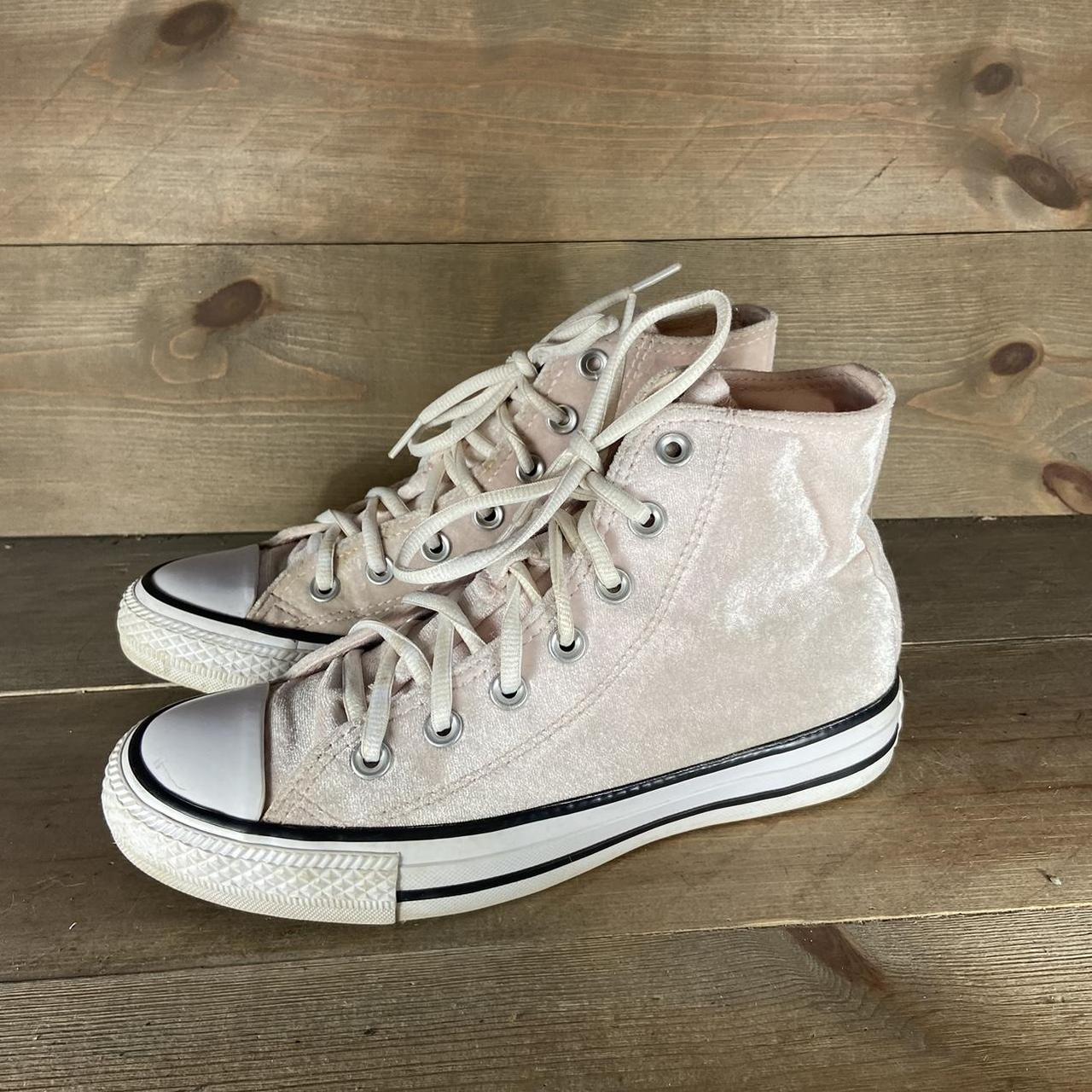 Converse all star chuck Taylor Womens size 7 shoes. Depop