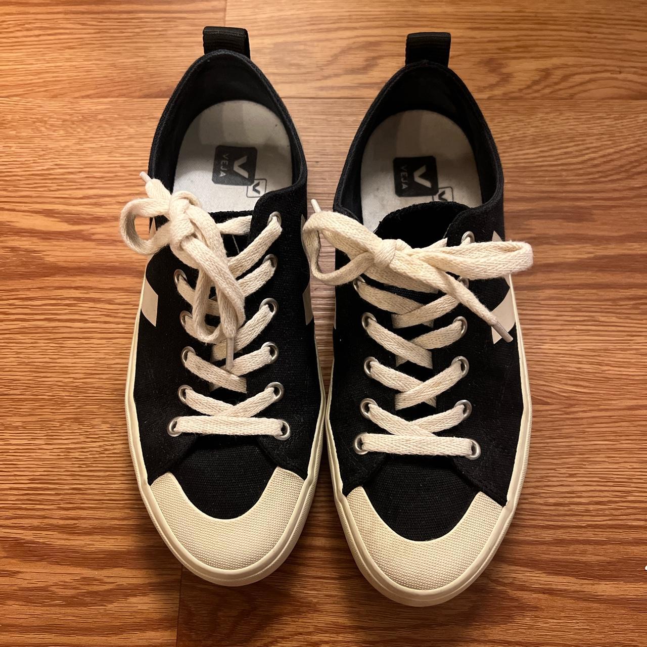 Veja Women's Black and White Trainers | Depop