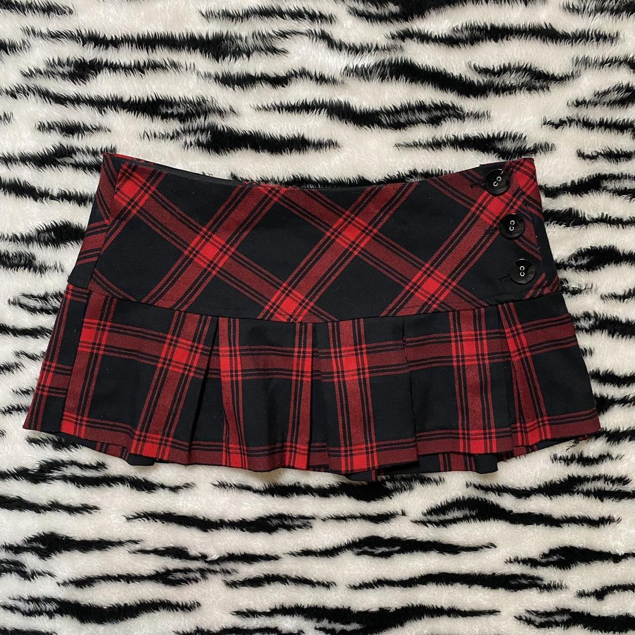 In The Style Women's Red and Black Skirt Depop