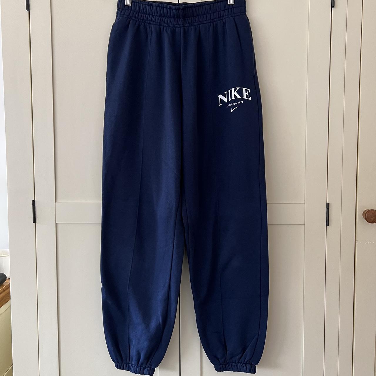 Nike Women's Navy and White Joggerstracksuits Depop
