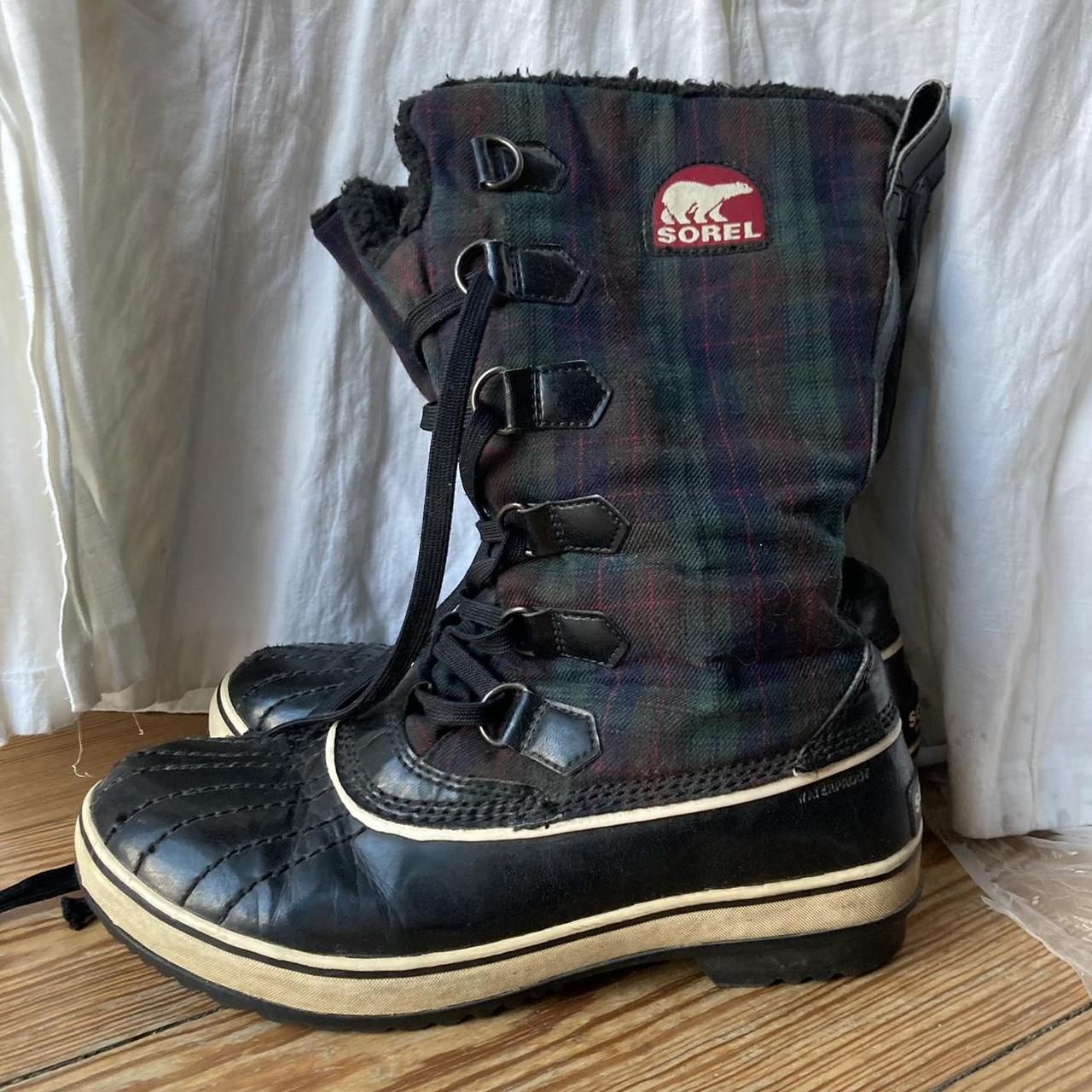 Sorel deals plaid boots