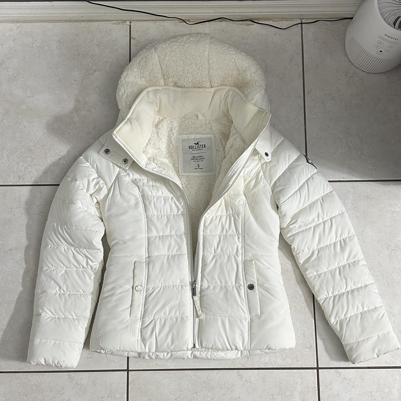 White hollister puffer jacket from the puffer... - Depop