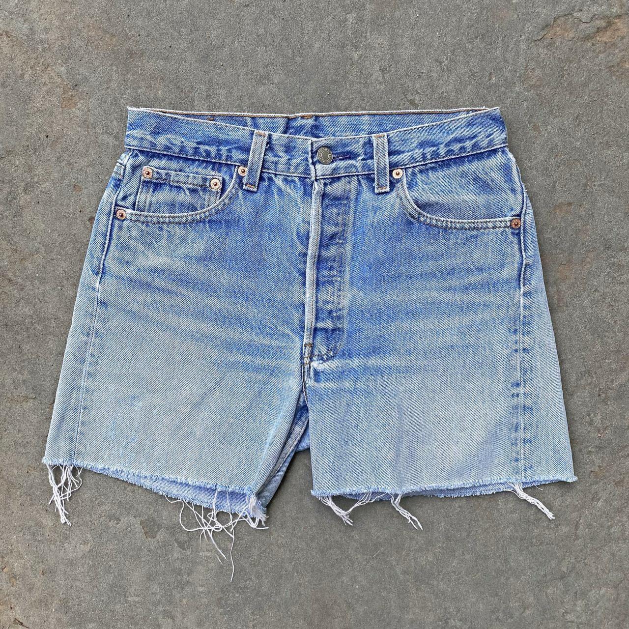 Vintage levi 501 2025 shorts in light blue