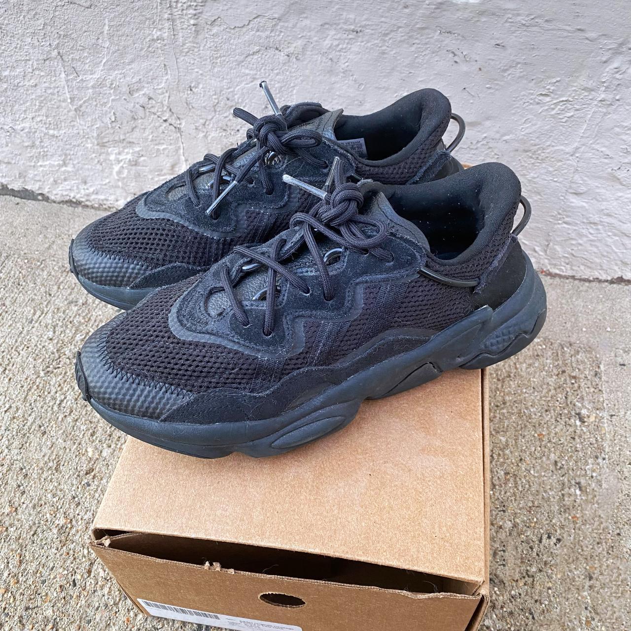 Ozweego triple black online