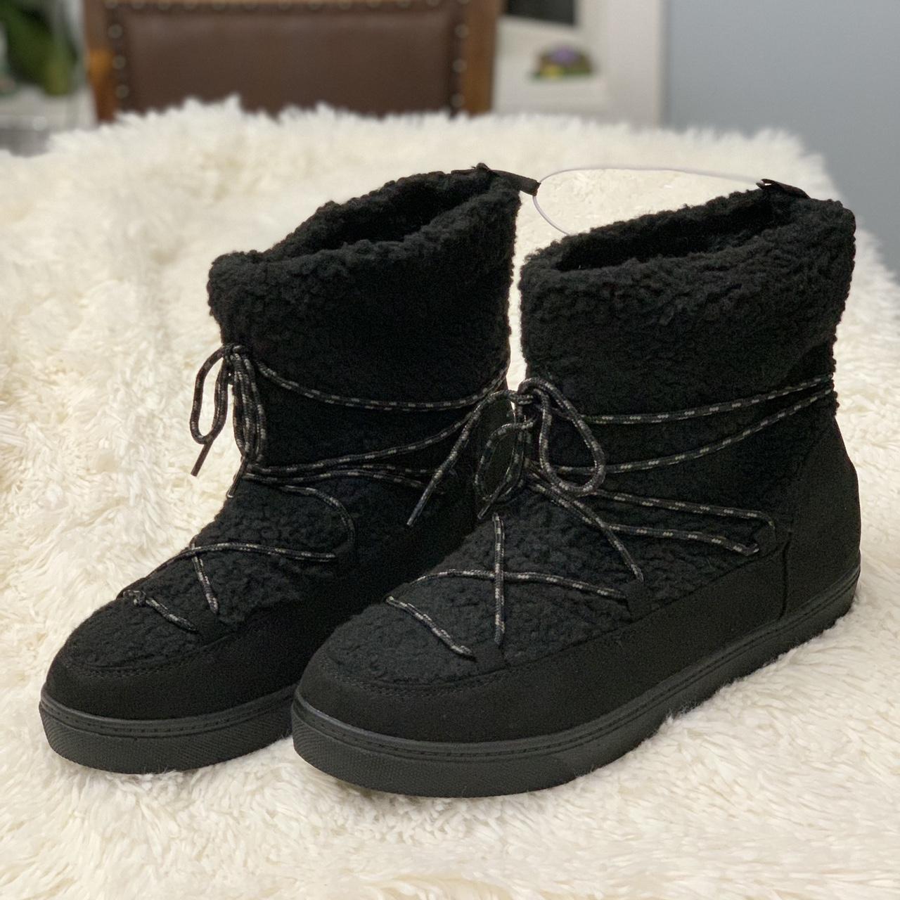 Old Navy Women’s Faux Fur Lined Sherpa boots Black
