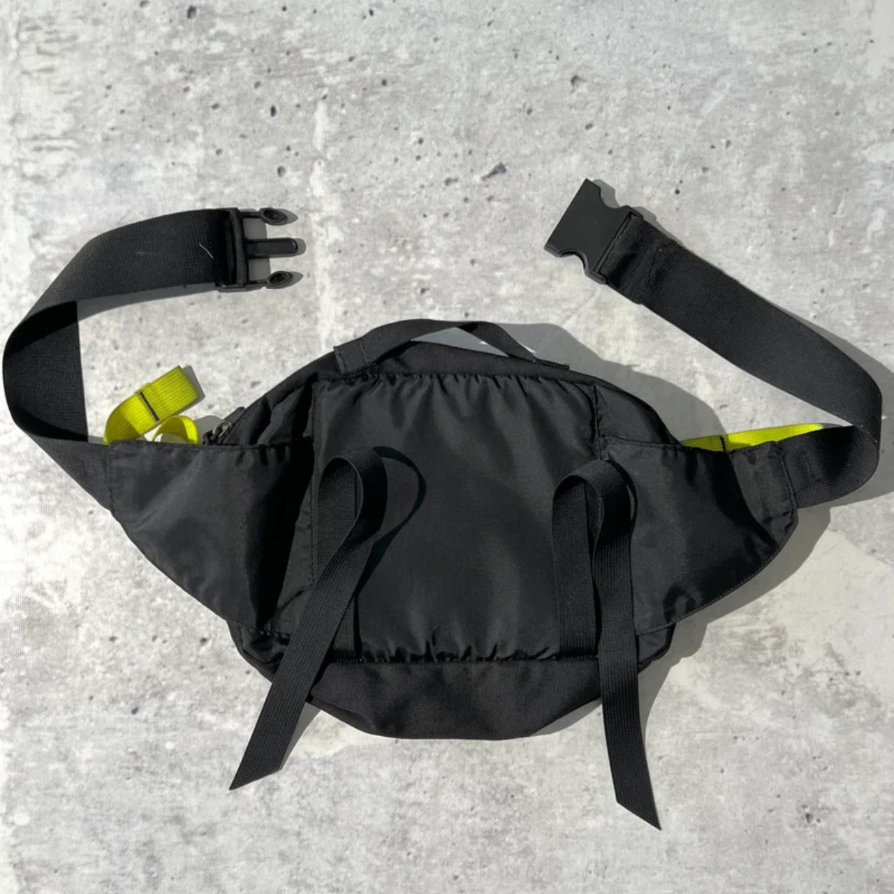 90's Nike ACG Makalu 2 shoulder / side bag (one | Depop