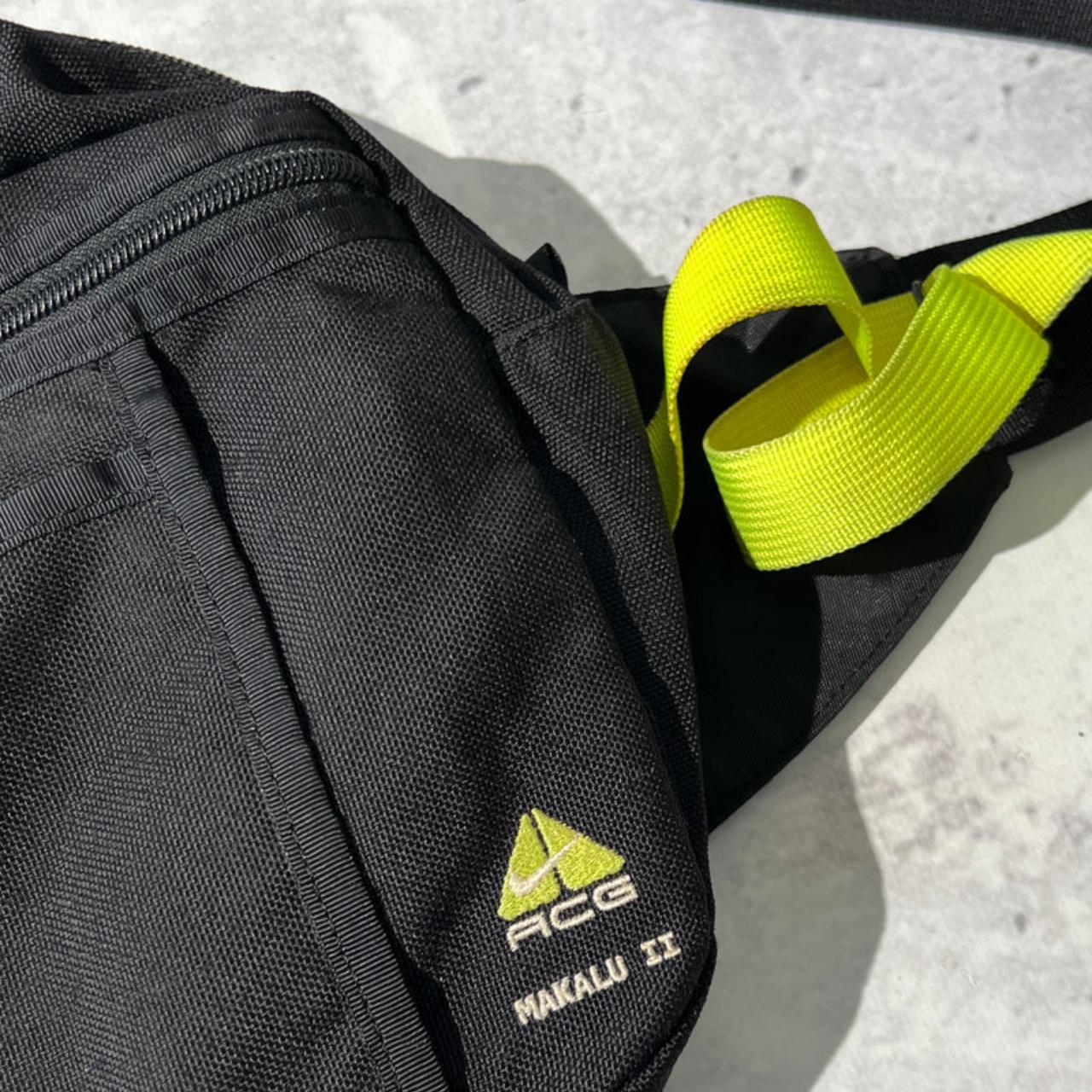 90's Nike ACG Makalu 2 shoulder / side bag (one | Depop