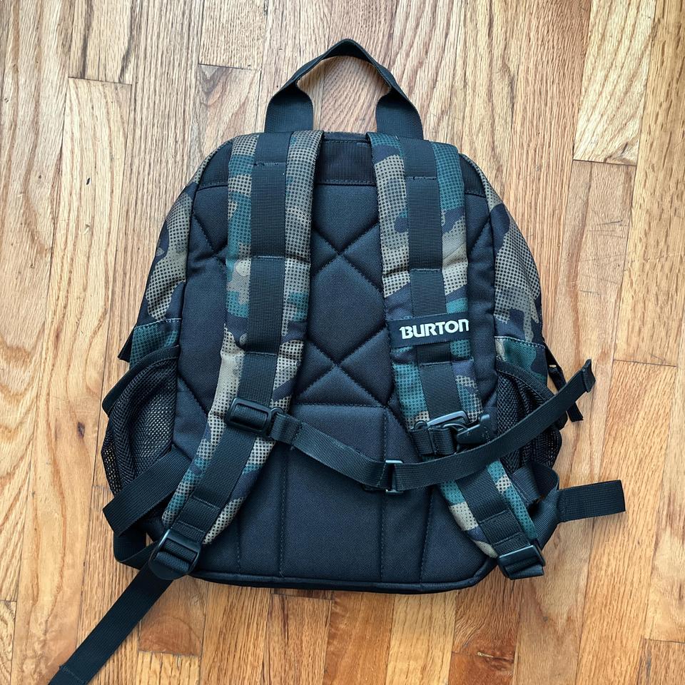 Burton camo backpack great condition Pretty