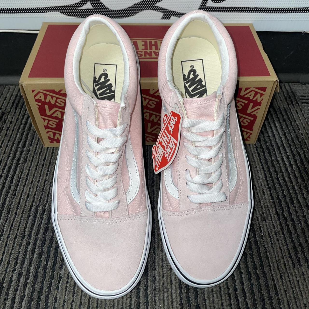 Zephyr pink store and white vans