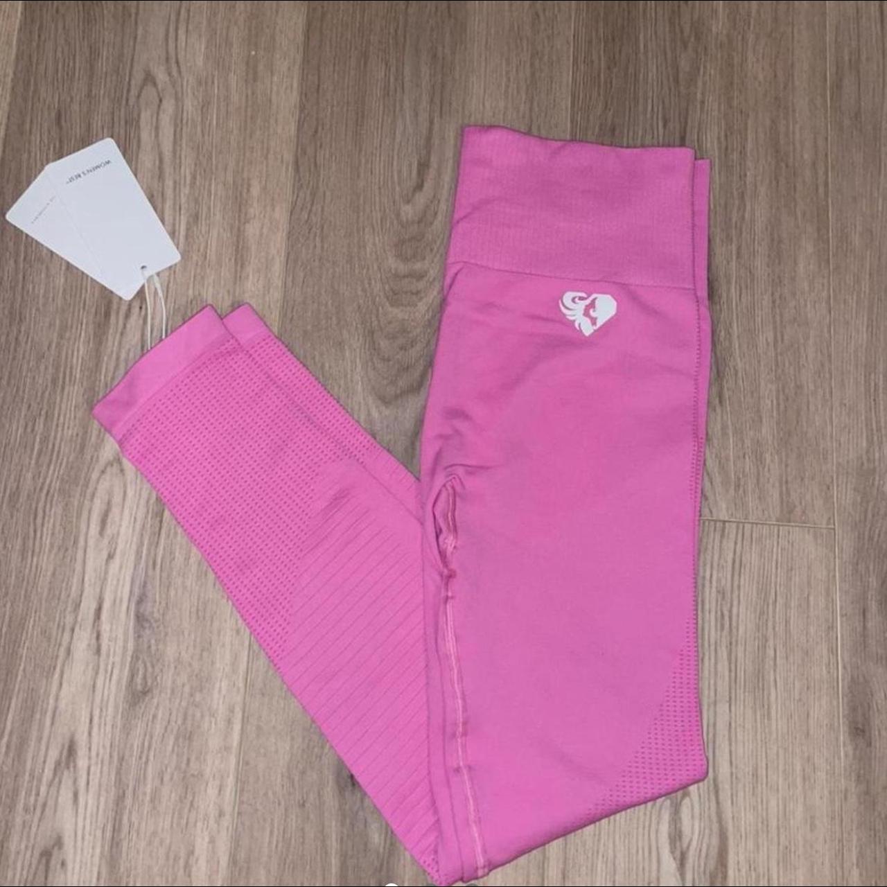 Pink seamless women’s best leggings Never worn but... - Depop