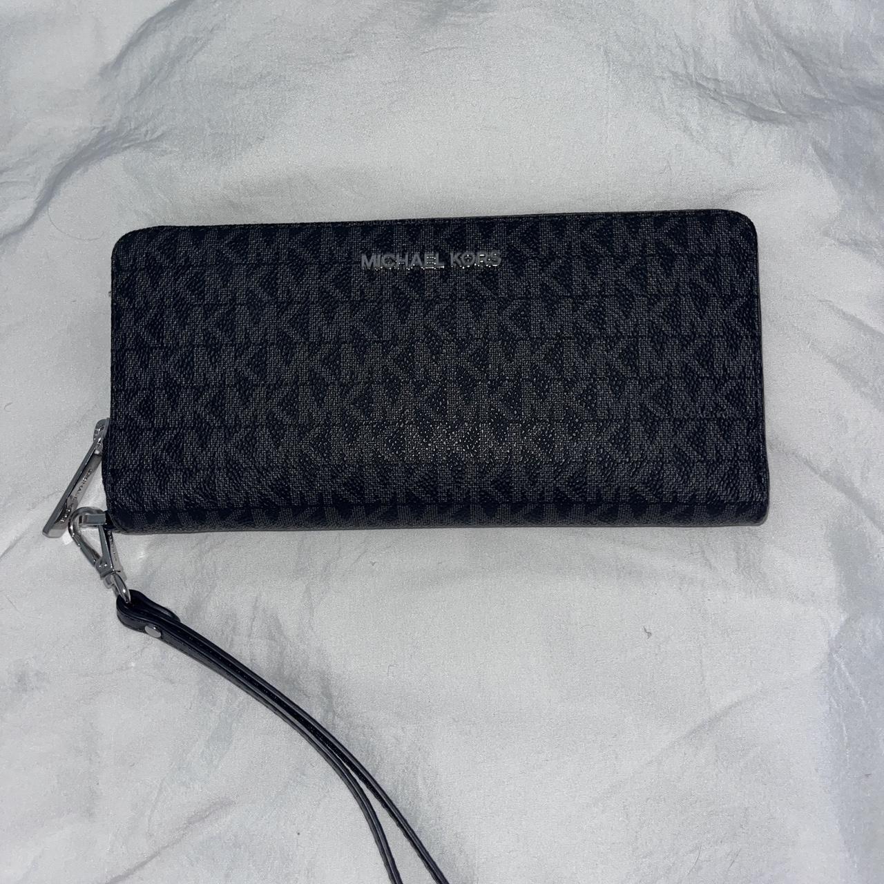 NWOT newest Michael Kors Zip-Around