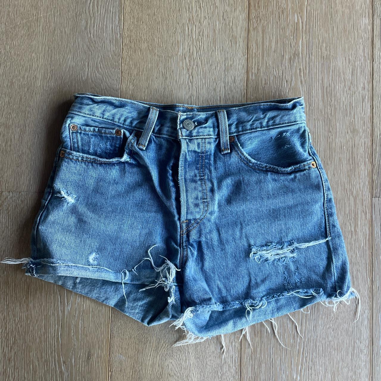 Levi shorts 27 waist - Depop