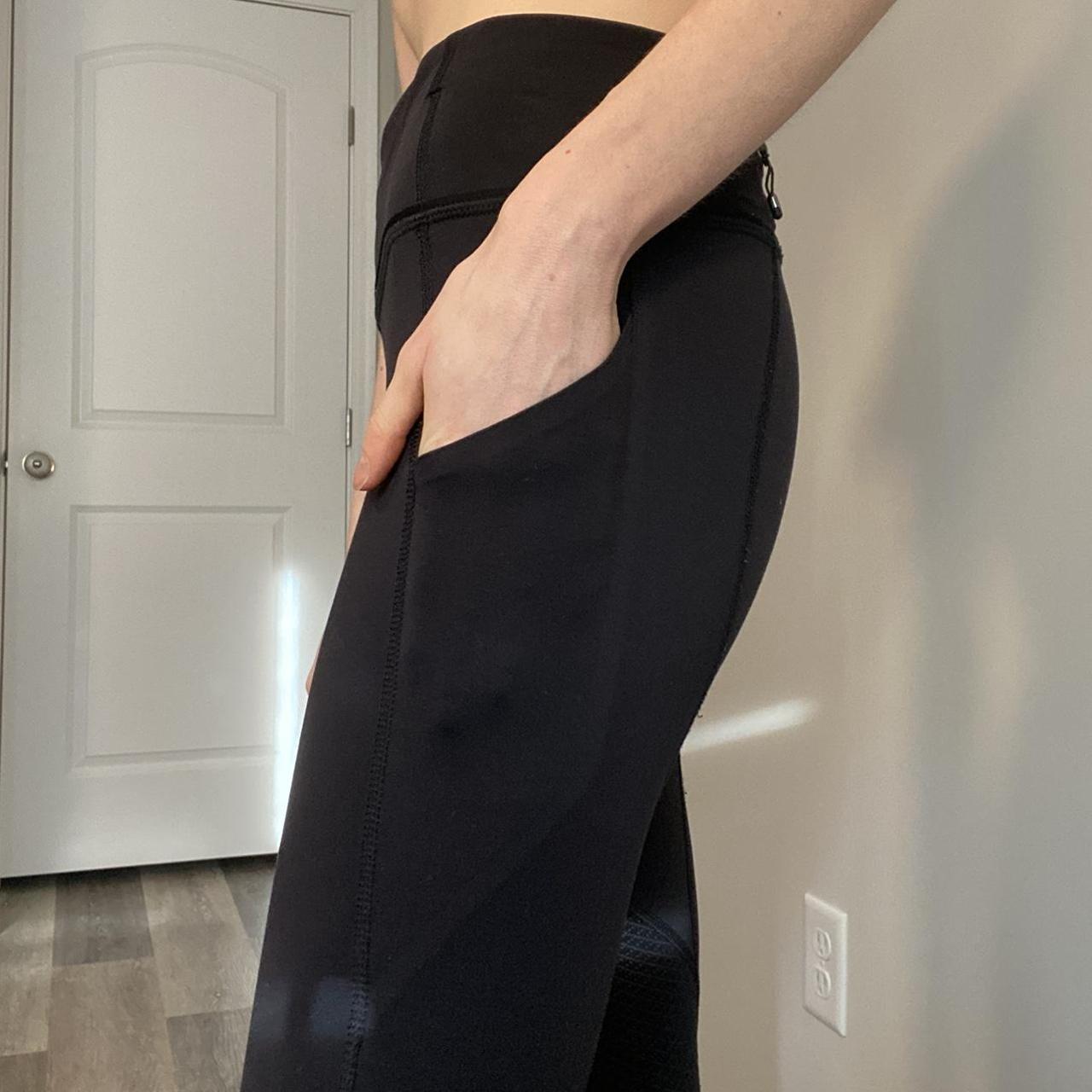 lululemon black cropped leggings (size 6) don't - Depop