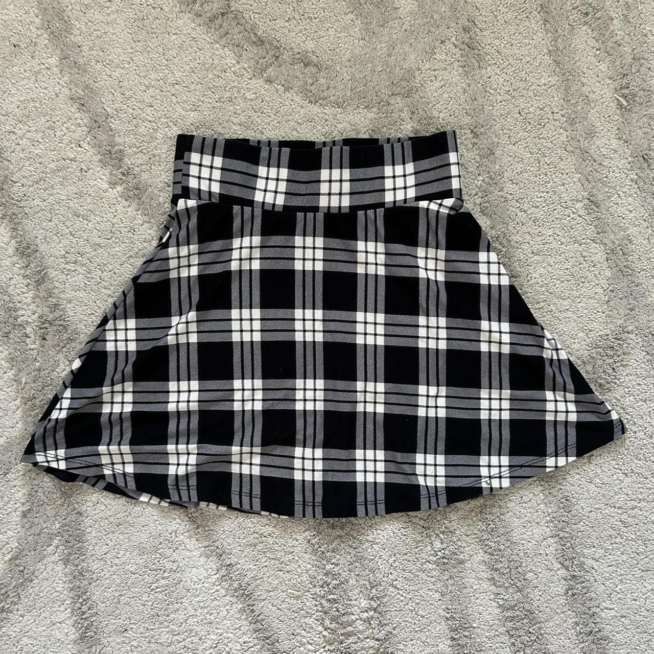 Women's Black and White Skirt | Depop