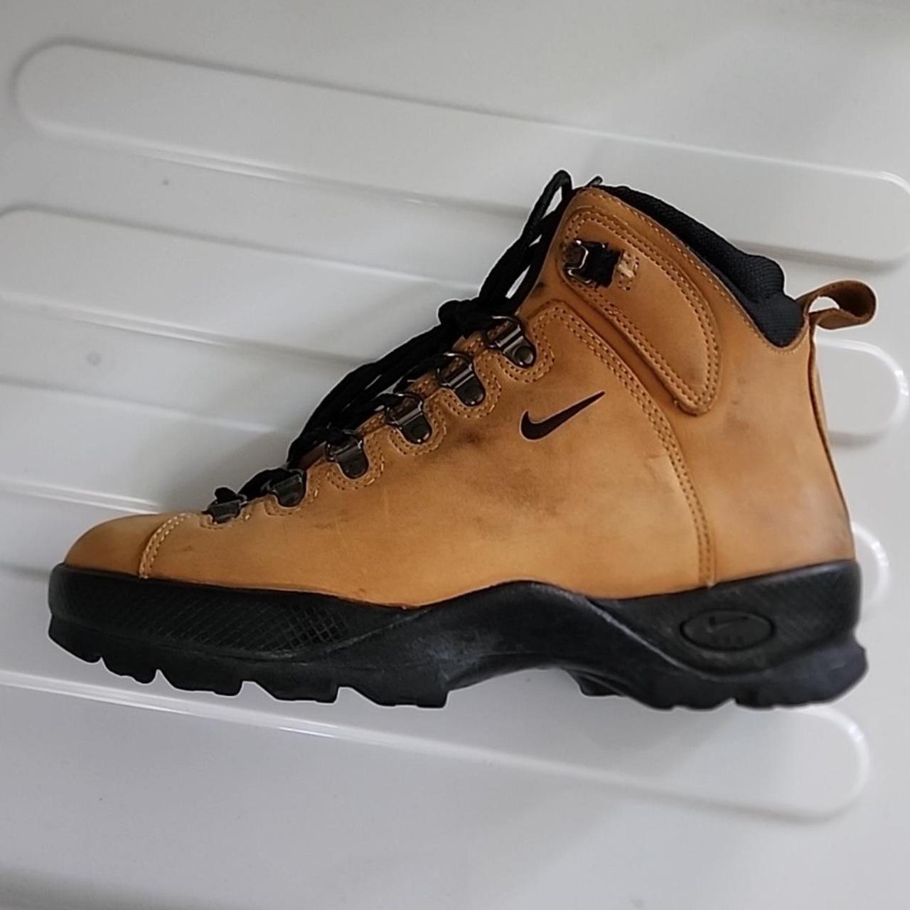 Nike ACG vintage women’s hiking buy boots