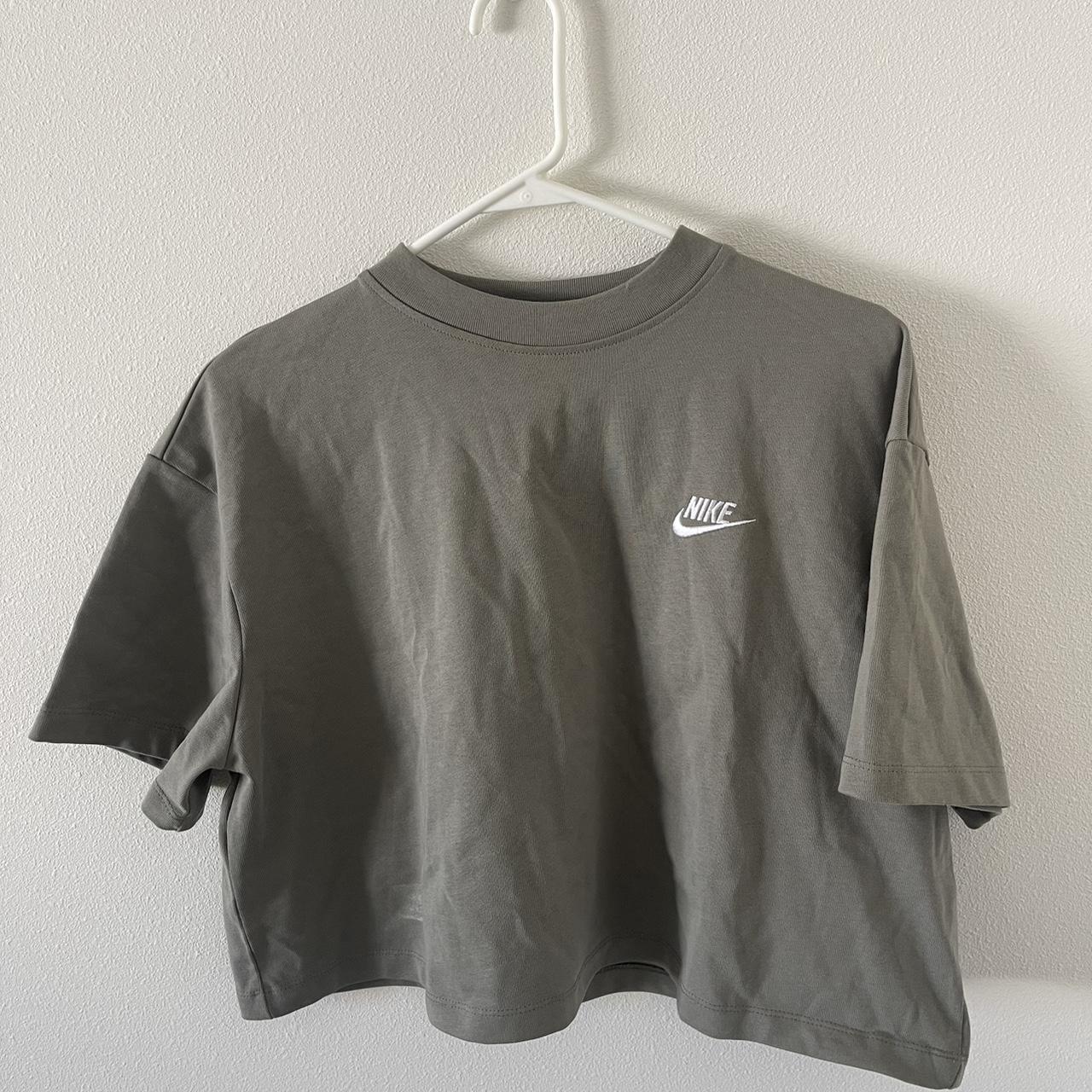 womens olive green nike shirt