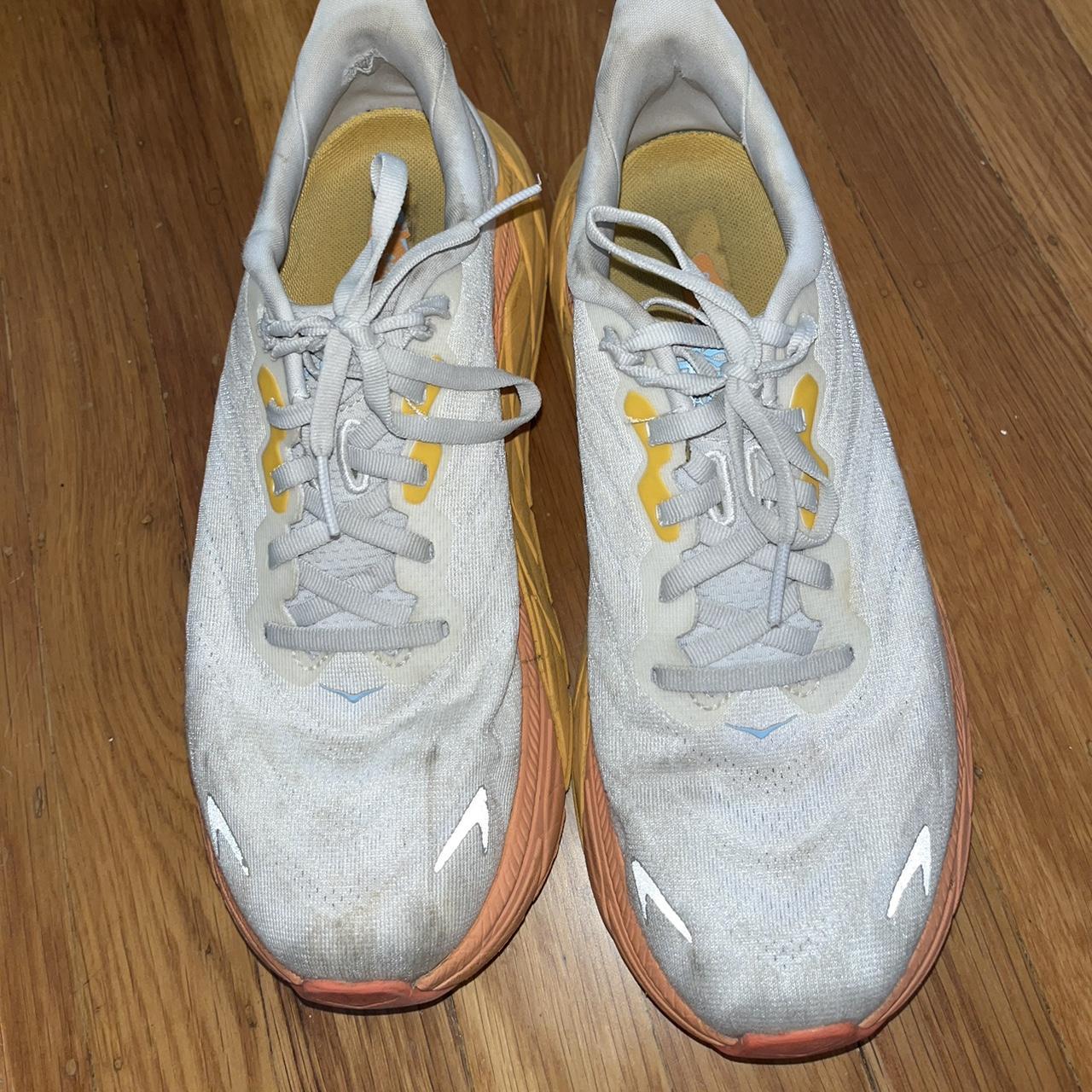 Hoka women’s Arahi 6 size 9. Great running shoe, I... - Depop