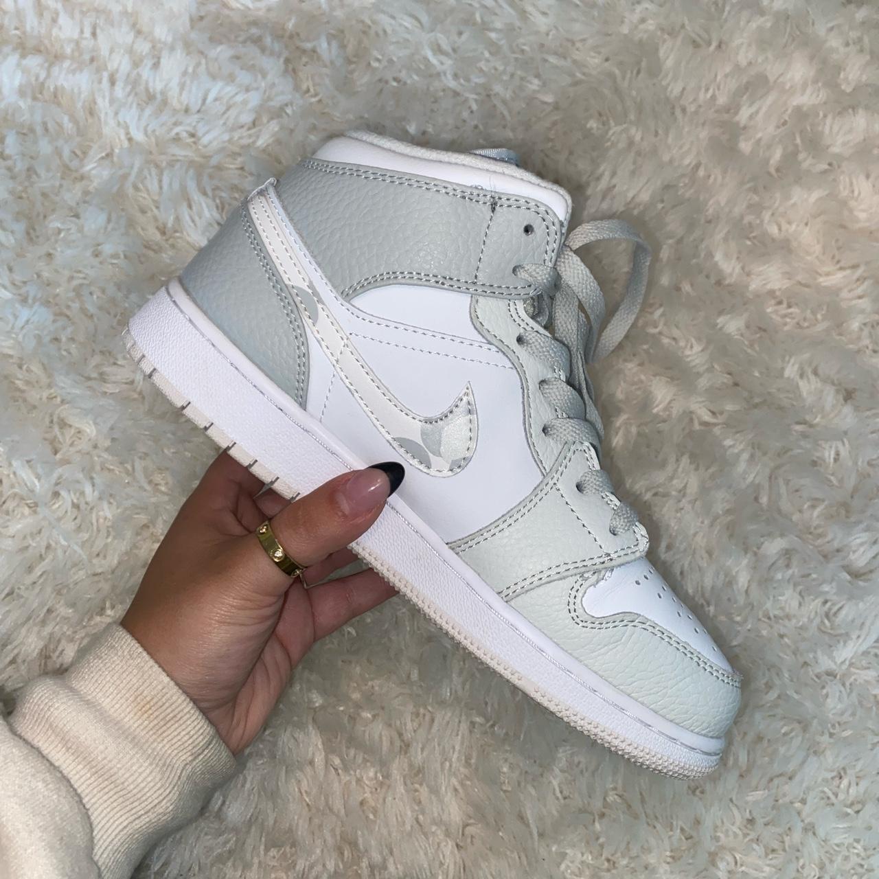 womens nike air jordan black and white