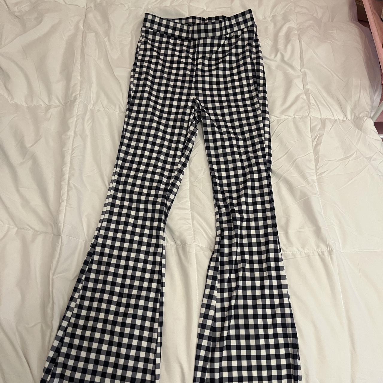 Halara flare leggings Xs new with tags - Depop