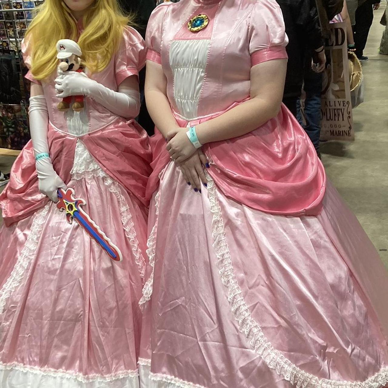 Princess Peach deals Cosplay (PLS READ DESCRIPTION)