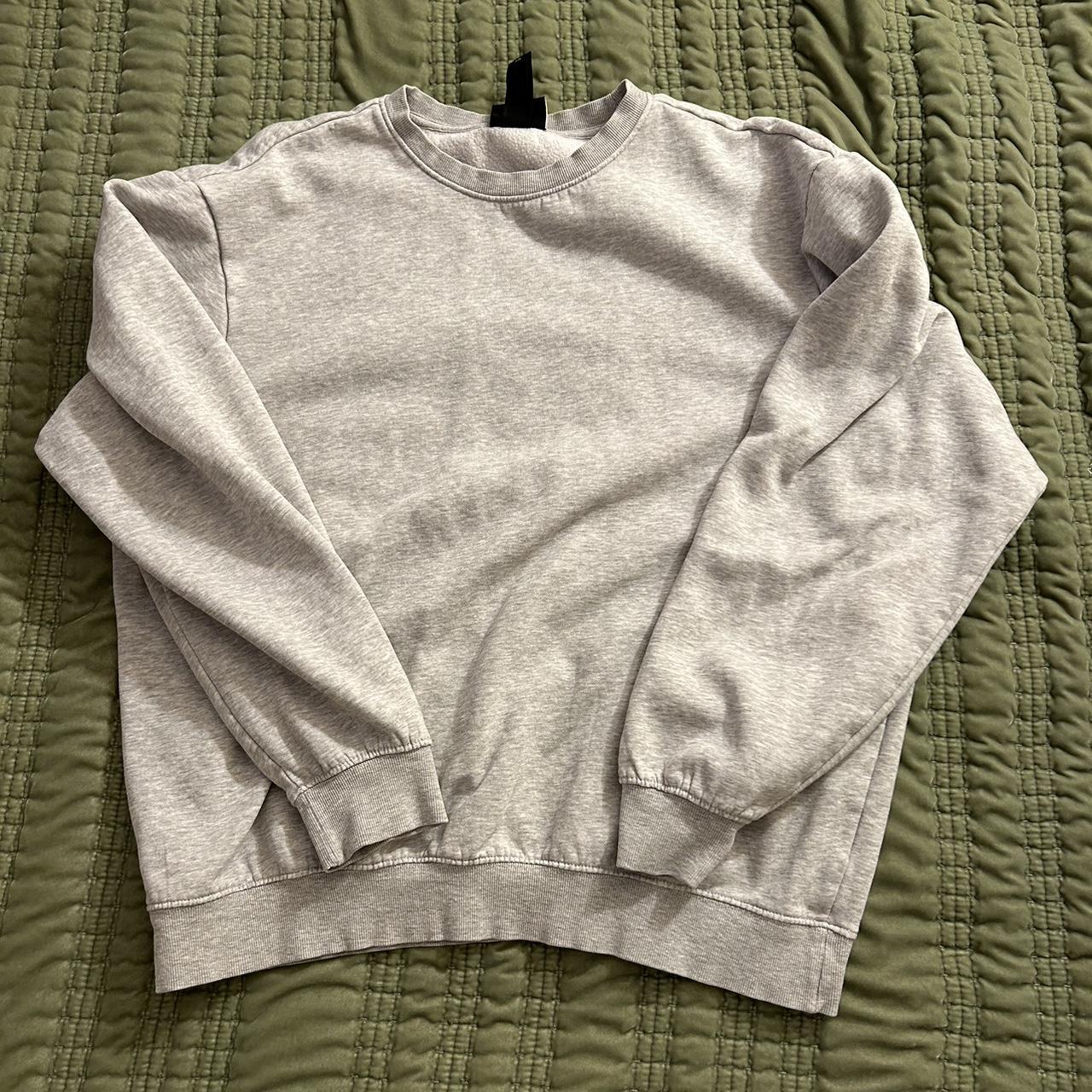 Grey H&M crew neck🪷 - Depop