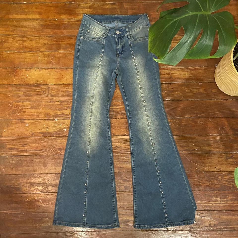 American eagle bell bottom artist jeans size 4R I'm - Depop