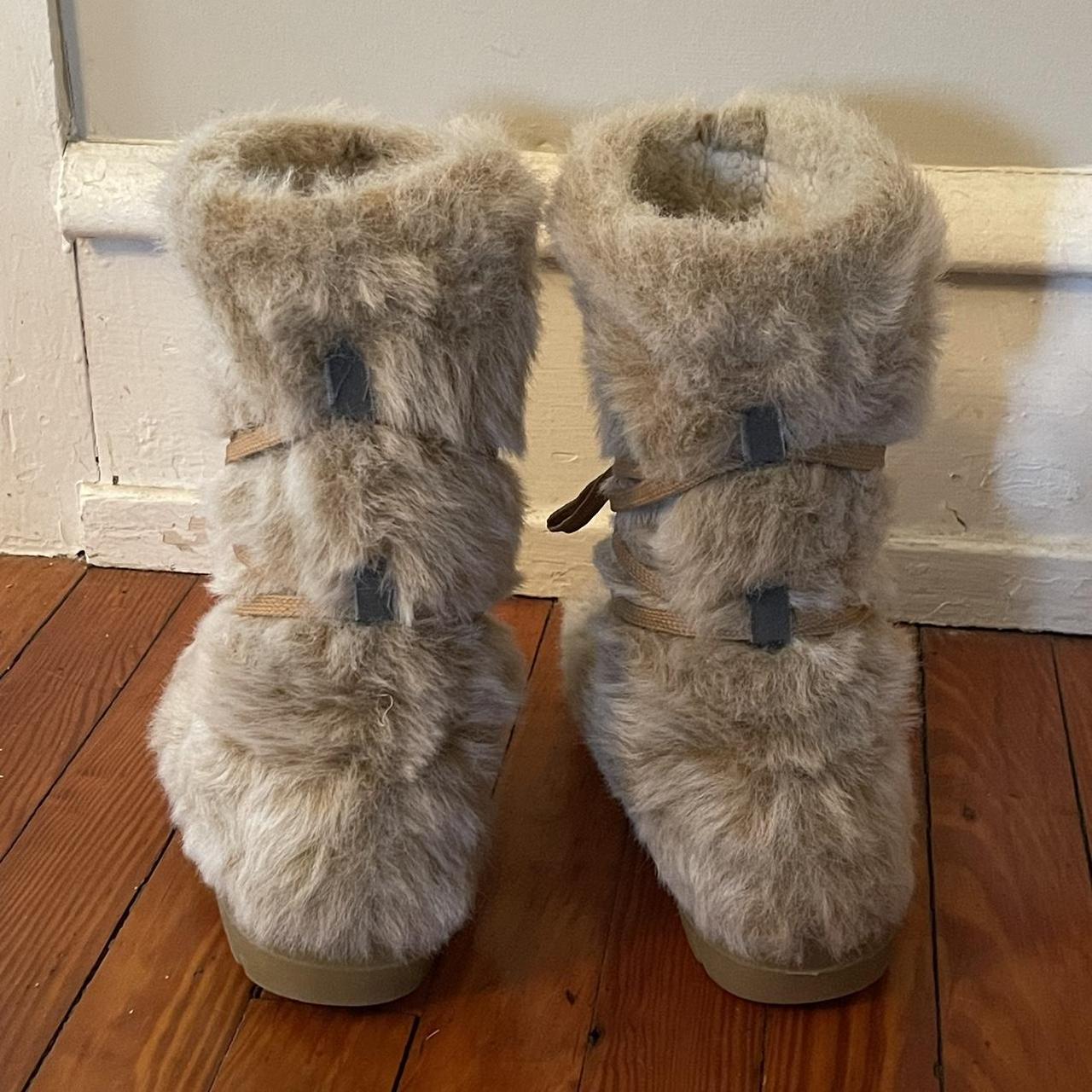 Yeti Women's Boots Depop