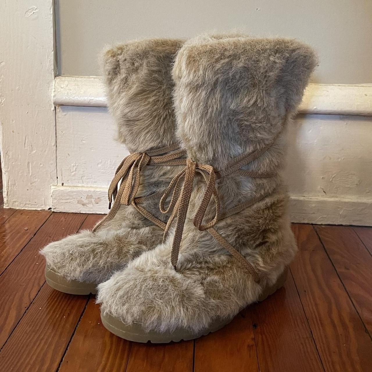 Yeti Women's Boots Depop