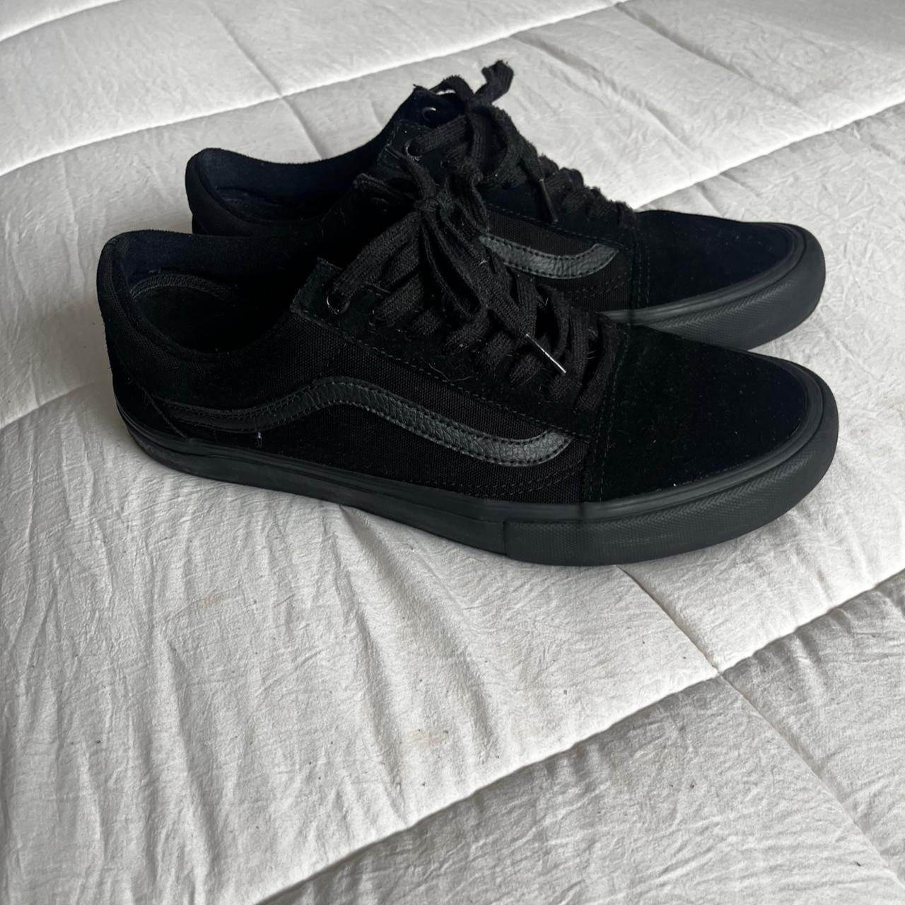 Vans all black discount ultracush