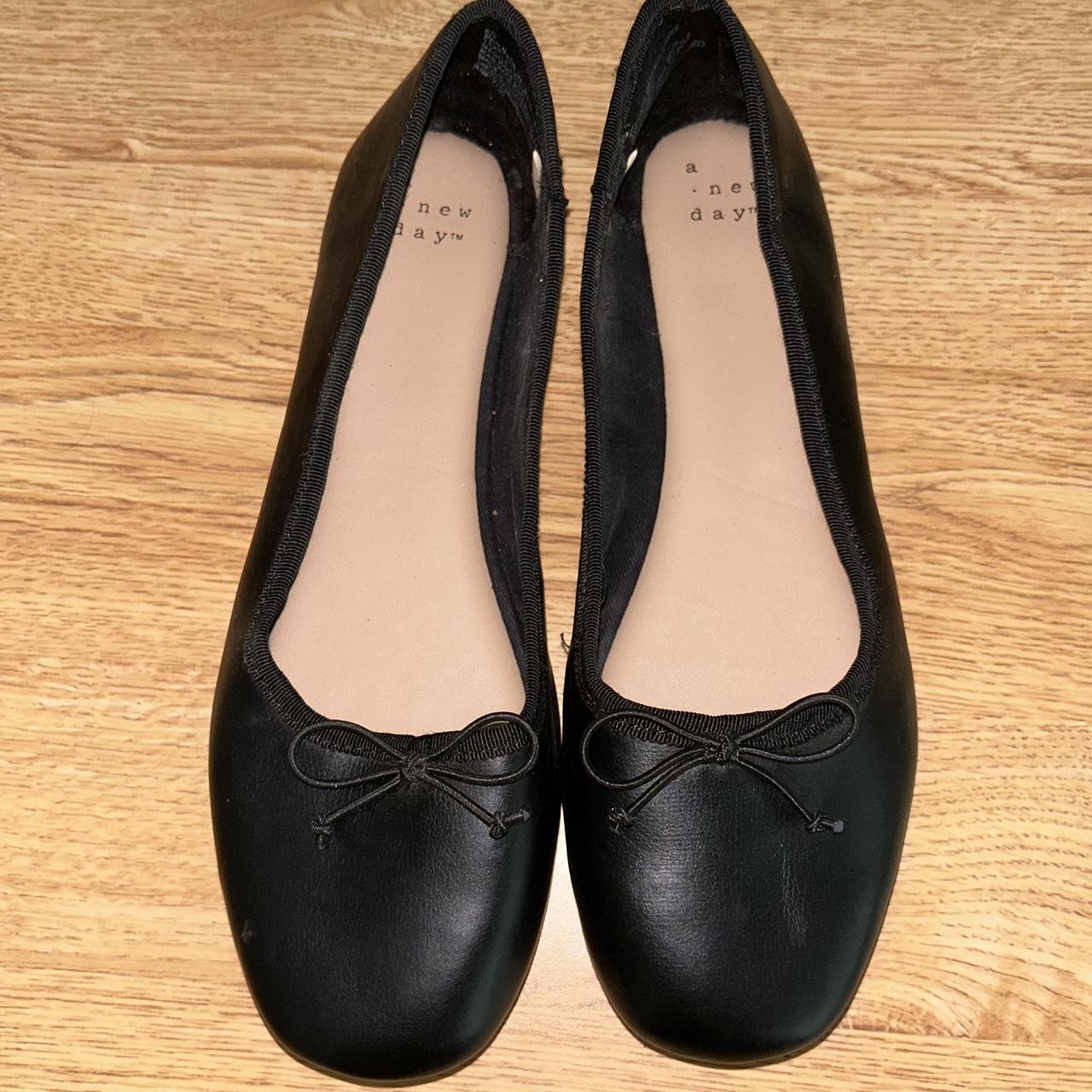 black ballet flats 🎀 size 6 1/2 super comfy in... - Depop