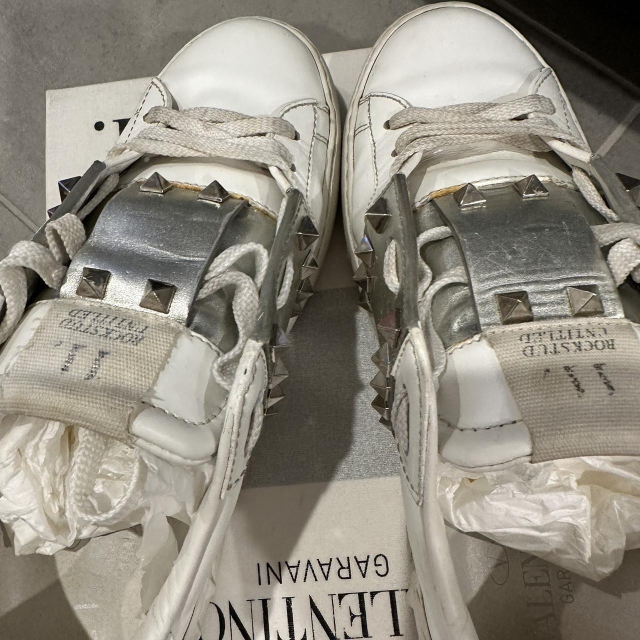スニーカー Valentino Bianco N Silver Studs Sneakers Valentino Bianco N Silver Studs Sneakers in White | THE LIST