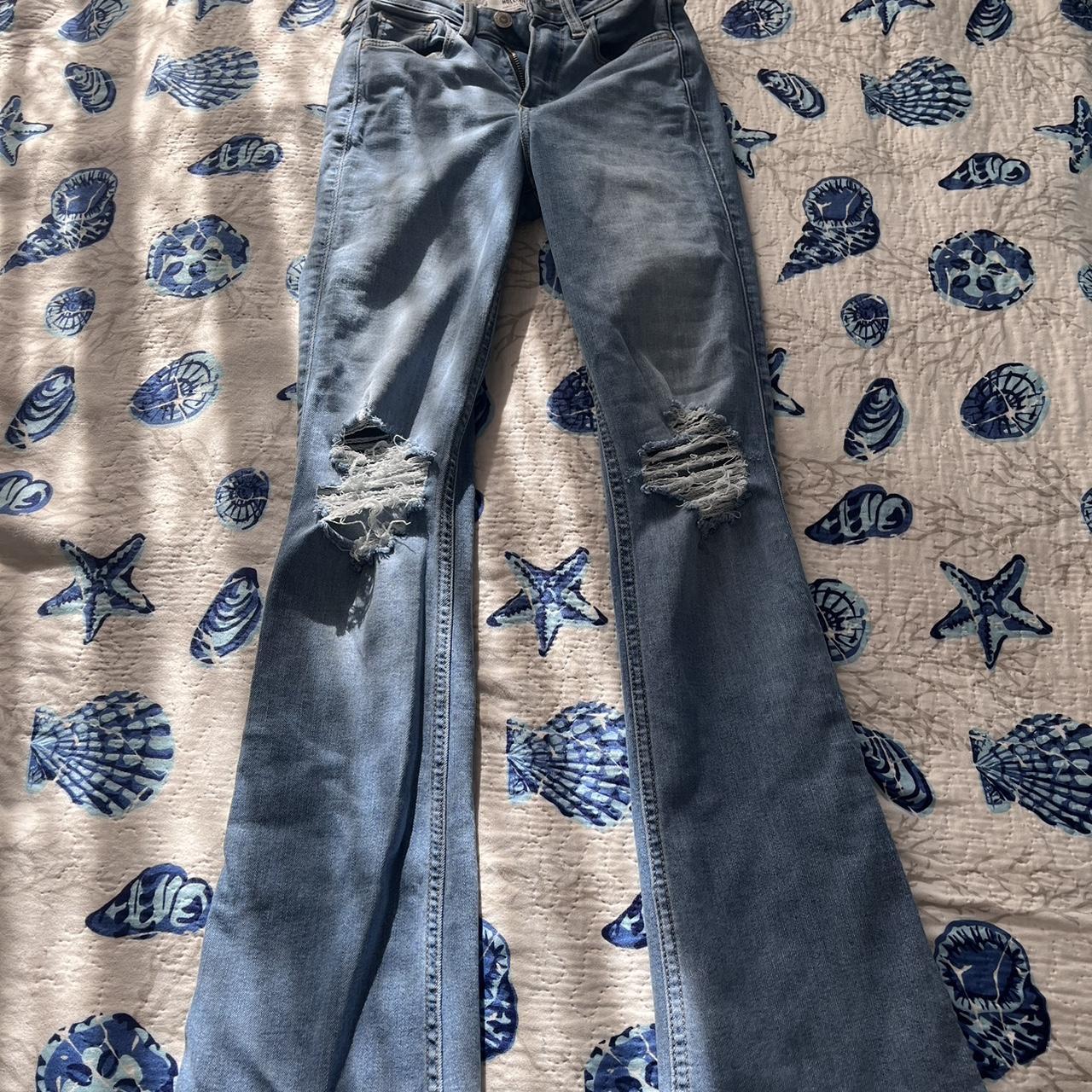 Hollister Jeans size 00 only wore them once or twice... - Depop