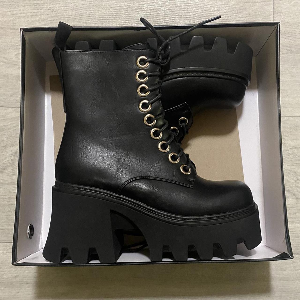 lamoda chunky chelsea boots in black