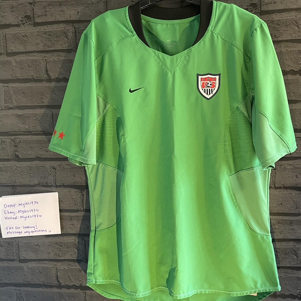 Nike Men's Green Tshirt Depop