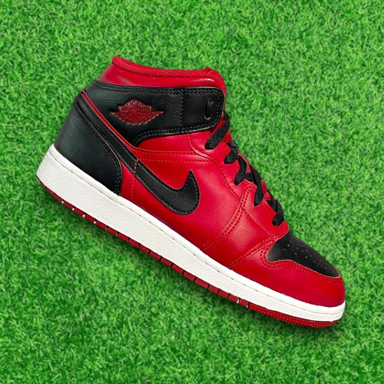 Nike Air Jordan 1 Mid hot ‘Reverse Bred’ (GS) BRAND NEW