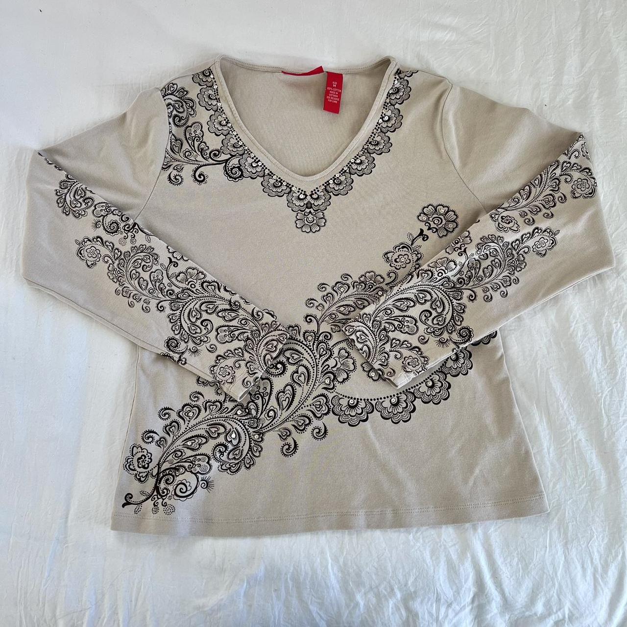 Gloria Vanderbilt Women's Cream and Black Shirt | Depop
