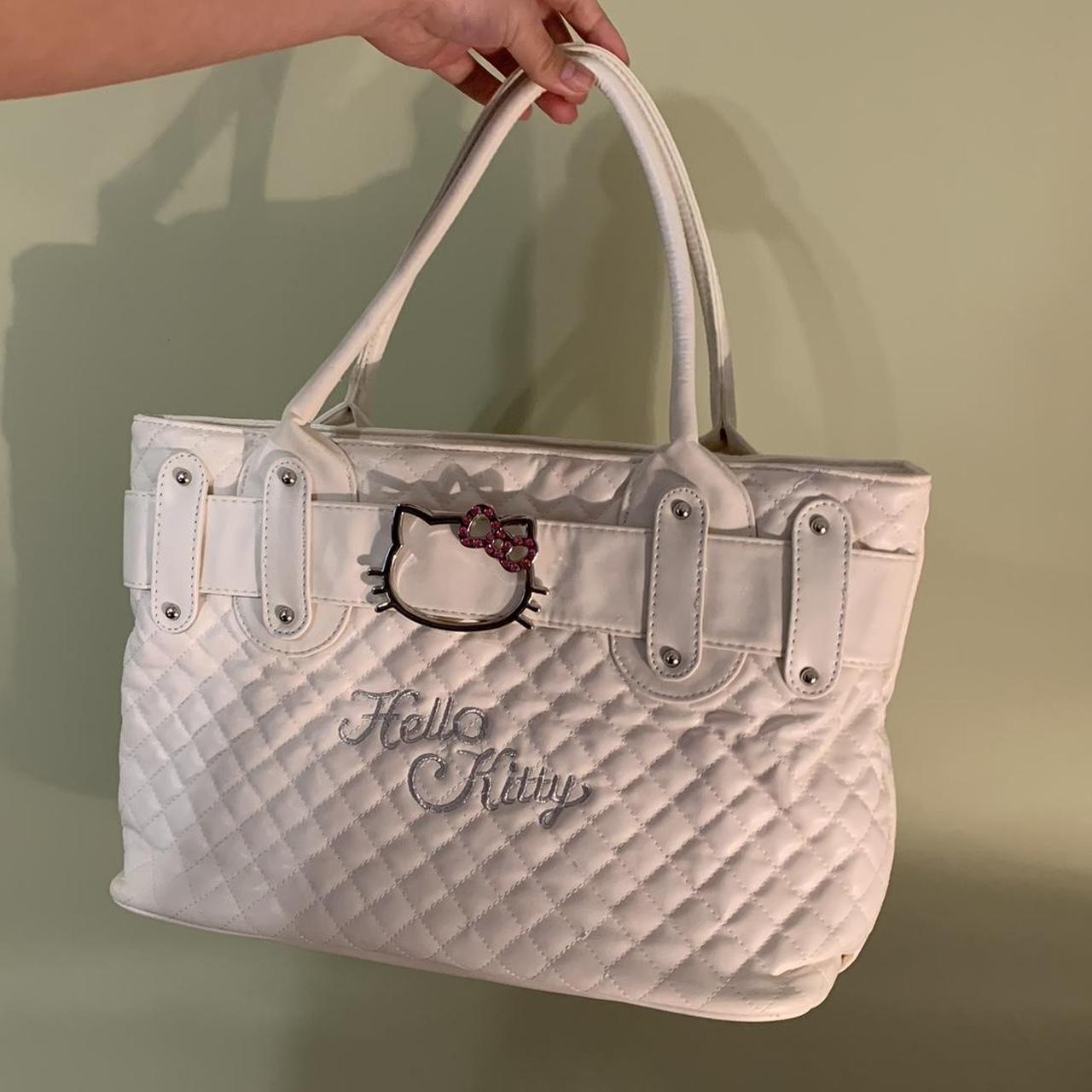 vintage White hello kitty purse. this purse is...